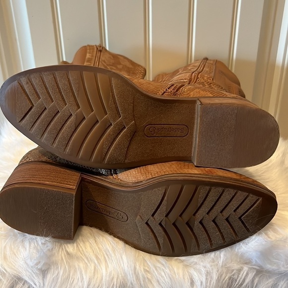 BARETRAPS Madelyn Womens tan Faux Leather Embossed Knee-High Boots size 8.5 NEW - Picture 7 of 9